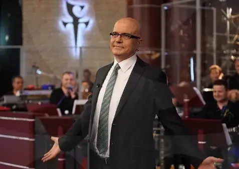 Слави дари тайно печалбата от концерта в Лондон на майките на деца с увреждания!