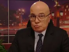 Слави се оперира в Австрия! Ляга под ножа в частна клиника във Виена, за да спаси зрението си