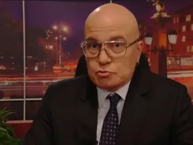 Слави се оперира в Австрия! Ляга под ножа в частна клиника във Виена, за да спаси зрението си