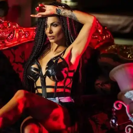 Татяна уби колежките си с новата си песен „Мамасита“