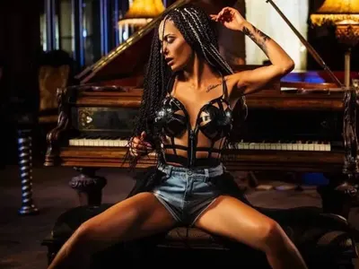 Татяна уби колежките си с новата си песен „Мамасита“