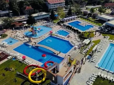 В Термален аквапарк „Персенк“ Девин: Модна фиеста събра Дара и красавиците на Визаж! Светският елит се наслади на стилно прет-а-порте