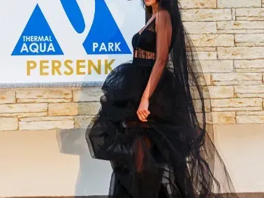 В Термален аквапарк „Персенк“ Девин: Модна фиеста събра Дара и красавиците на Визаж! Светският елит се наслади на стилно прет-а-порте