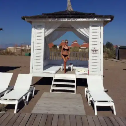 Венета Райкова сама в Турция