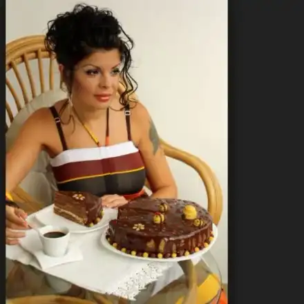 Вероника върти палачинки в Бургас