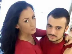 Джена залепена за мъжа си
