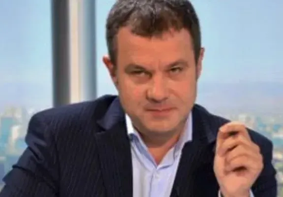 Емил Кошлуков сваля млади гаджета! БНТ шефът днес има само една любима