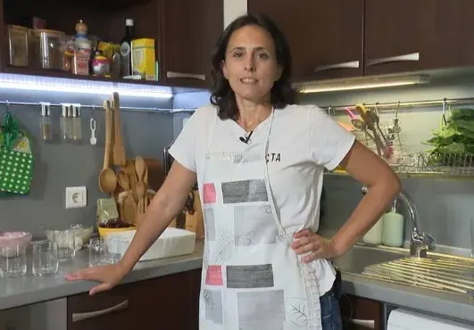 Генка Шикерова и родата й си купиха цял блок благодарение на вървежния им бизнес!  Избиват рибата в продажбите на розово масло, сладко от рози и розова вода