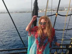 Рени пак с нов мъж! Синът на певицата се тревожи за половия й живот