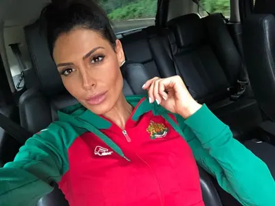 Златка Димитрова и новият й се кипрят в еднакви дрехи