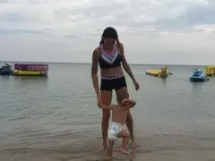 Златка с памперси на море