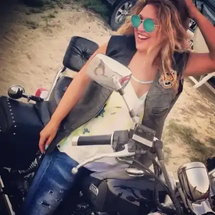 50- годишната Рени удари Лили Иванова в земята! Крие 7 години от възрастта си