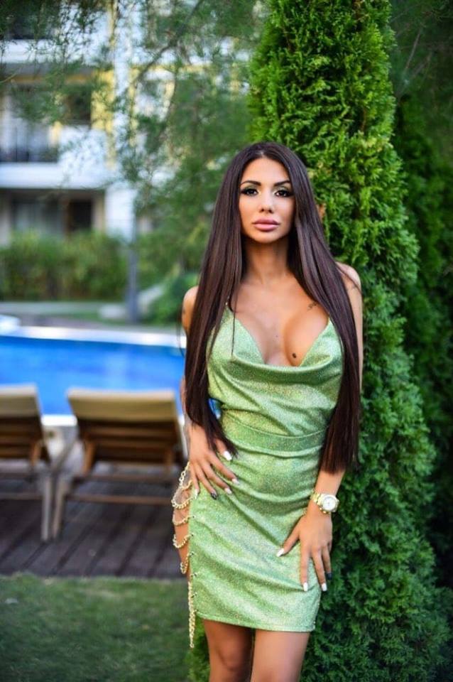 Неделина Цанева стана първата „Мис Силикон естетик“ (Снимки)