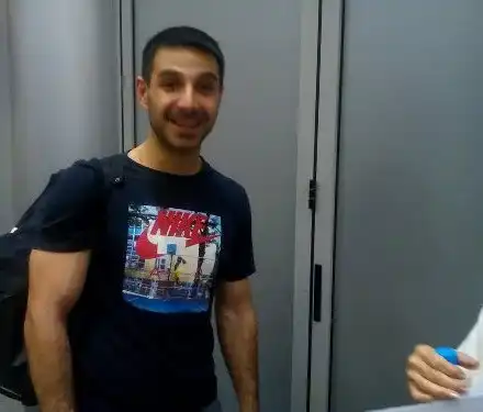 Актьорът Юлиян Петров събира почитателки на кафе