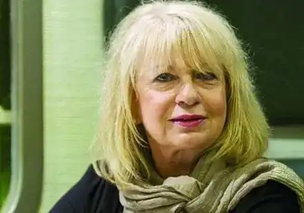 Анета Сотирова вика „Помощ!” от тоалетна на мол: Актрисата се заключи във WC-то, 30 минути не могат да я освободят