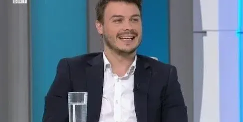 БНТ уволнява пиян и предрусал водещ! Рискува присъда от 5 години и изгонване от Народния театър