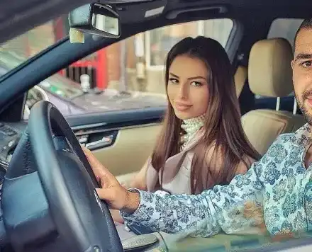 Цвети Стоянова сияе с гаджето, двамата са неразделни (Снимки)