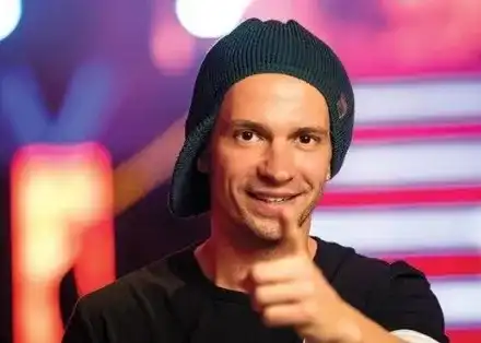 Део яде хляб за 7 лв.