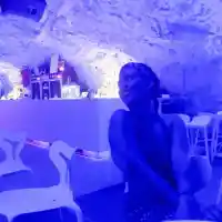 Деси Цонева пие и в пещера