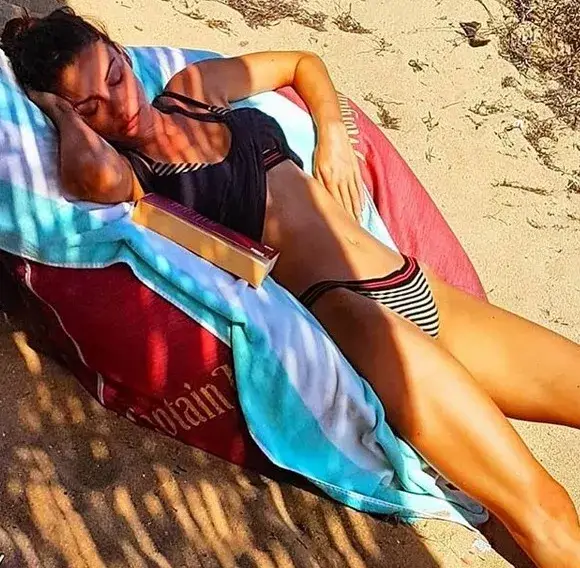 Диляна Попова позира дори на сън в перфектна форма