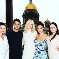 Диляна се отърка в Никол Кидман