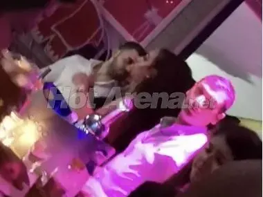 Ексклузивно в HotArena! Мария Илиева показа тайнственото си гадже! Обясни му се в любов в препълнената „Хасиенда“ (Папарашки снимки)