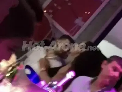 Ексклузивно в HotArena! Мария Илиева показа тайнственото си гадже! Обясни му се в любов в препълнената „Хасиенда“ (Папарашки снимки)