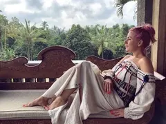 Гаджето на Поли Генова я заведе в Бали