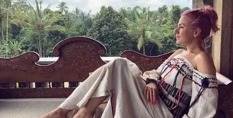 Гаджето на Поли Генова я заведе в Бали