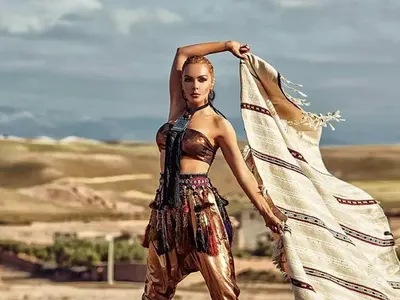 Галена вее зърна, щавени кожи и цака кеш в Маракеш