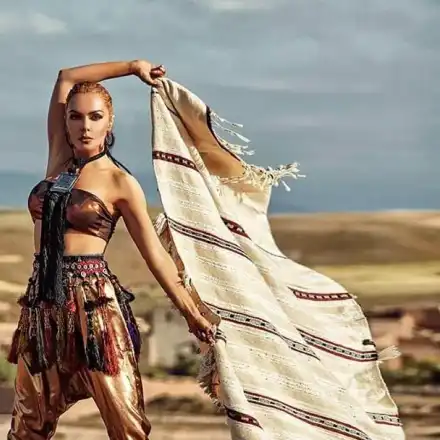 Галена вее зърна, щавени кожи и цака кеш в Маракеш