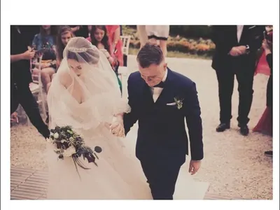 Глория се омъжи дни преди да роди