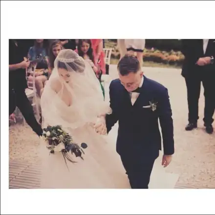 Глория се омъжи дни преди да роди