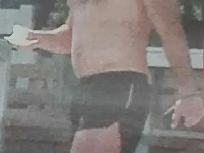 Хекимян се ошишка, тресе коремче и паласки на море с мама (Папарашки снимки)