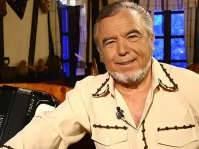 Хисарският поп рухва