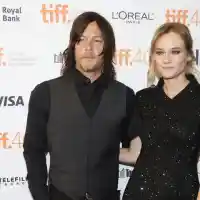 Хубавата Елена бременна в София