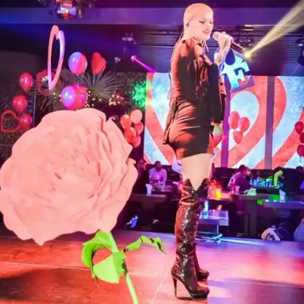 Жана Бергендорф отпра мощно дупе XXL, след като спря белото