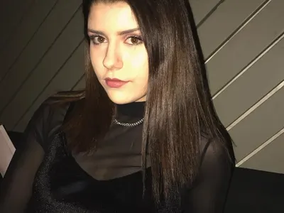 Катерина Блатечка влюбена в съученик! (Снимки на щерката на актьора)