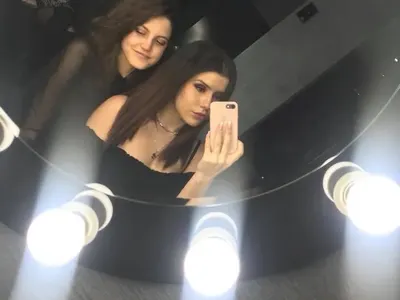 Катерина Блатечка влюбена в съученик! (Снимки на щерката на актьора)