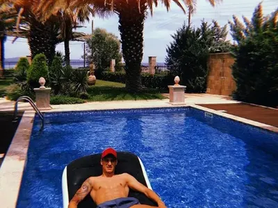 Кирил Десподов се цани за зет на бившата на Бойко? (Футболистът гони парите й?)