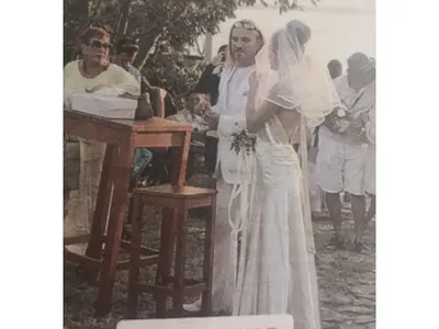 Коцето Калки се ожени на остров! Взе Мартина, а синът им беше шафер