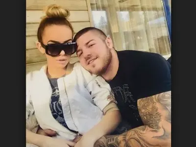 Кой - кого издържа? Гаджето на Сузанита заработва по 20 лева на вечер, а тя – по 2000 лева! Ето какво бачка Алекс