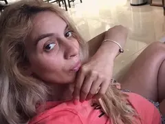 Кой наду корема на тризначката Любов? (Вижте я бременна)