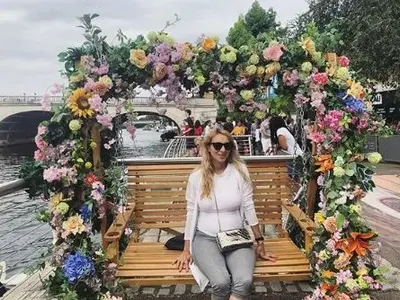 Кой наду корема на тризначката Любов? (Вижте я бременна)