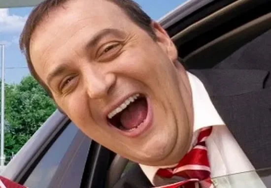 Краси Радков спи с тапи за уши заради ревливо бебе