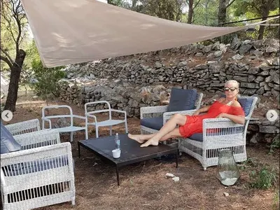 Лепа Брена топи целулита и корема