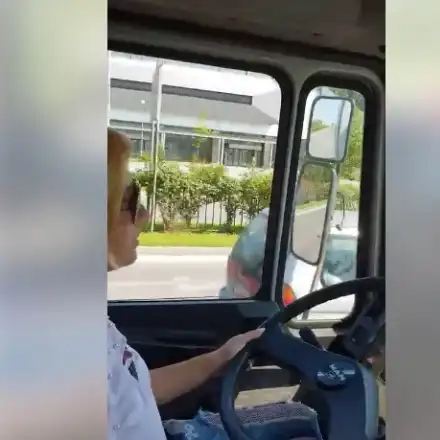 Майката на Сузанита подкара тир