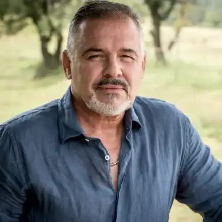 Мъжът на Аня Пенчева влиза във „Фермата“, ще има „падни-стани“