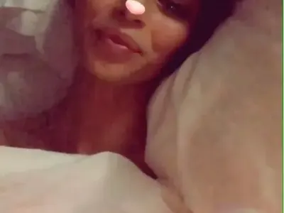 МЕГЗ тежко болна на легло след финала на риалитито й (СНИМКИ)