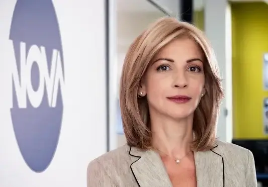 Миа Сантова скарана с всички в Нова! Водещата на нож с Лора Крумова и Даниела Тренчева